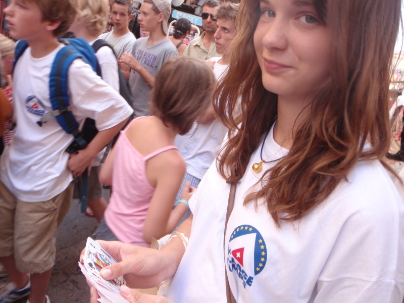 Village Camps International Summer Camp Ard&egrave;che, France 2019-07-26 https://www.villagecamps.com/journals_admin/images/69-10-Vanda purchases cards.jpg